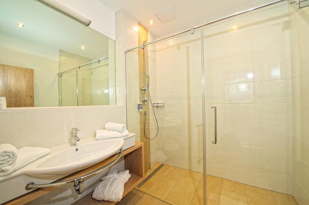 Hotel Alpina 萨尔巴赫 外观 照片